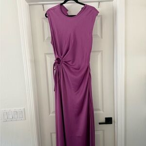Brand new never worn without tags 
Size large
Magenta color